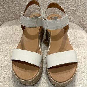 Sorel white sandals size 10